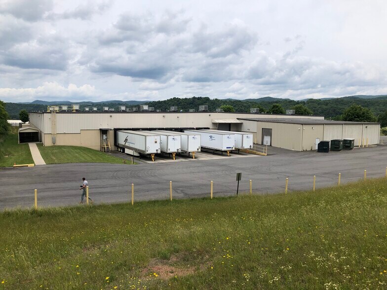 222 Mountain Empire Rd, Atkins, VA for sale - Building Photo - Image 1 of 1