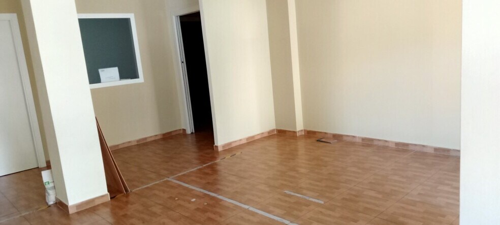 Retail in Cáceres for lease - Building Photo - Image 3 of 8