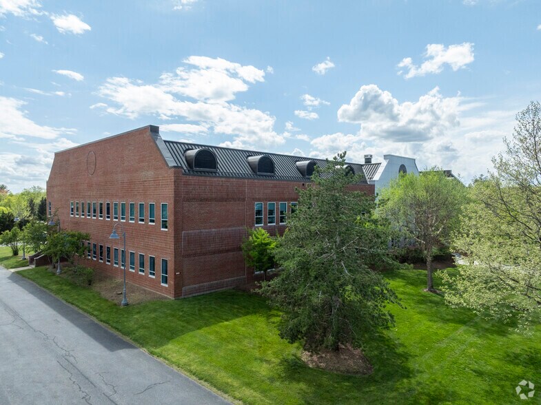 27 Jackson Rd, Devens, MA for lease - Primary Photo - Image 1 of 6