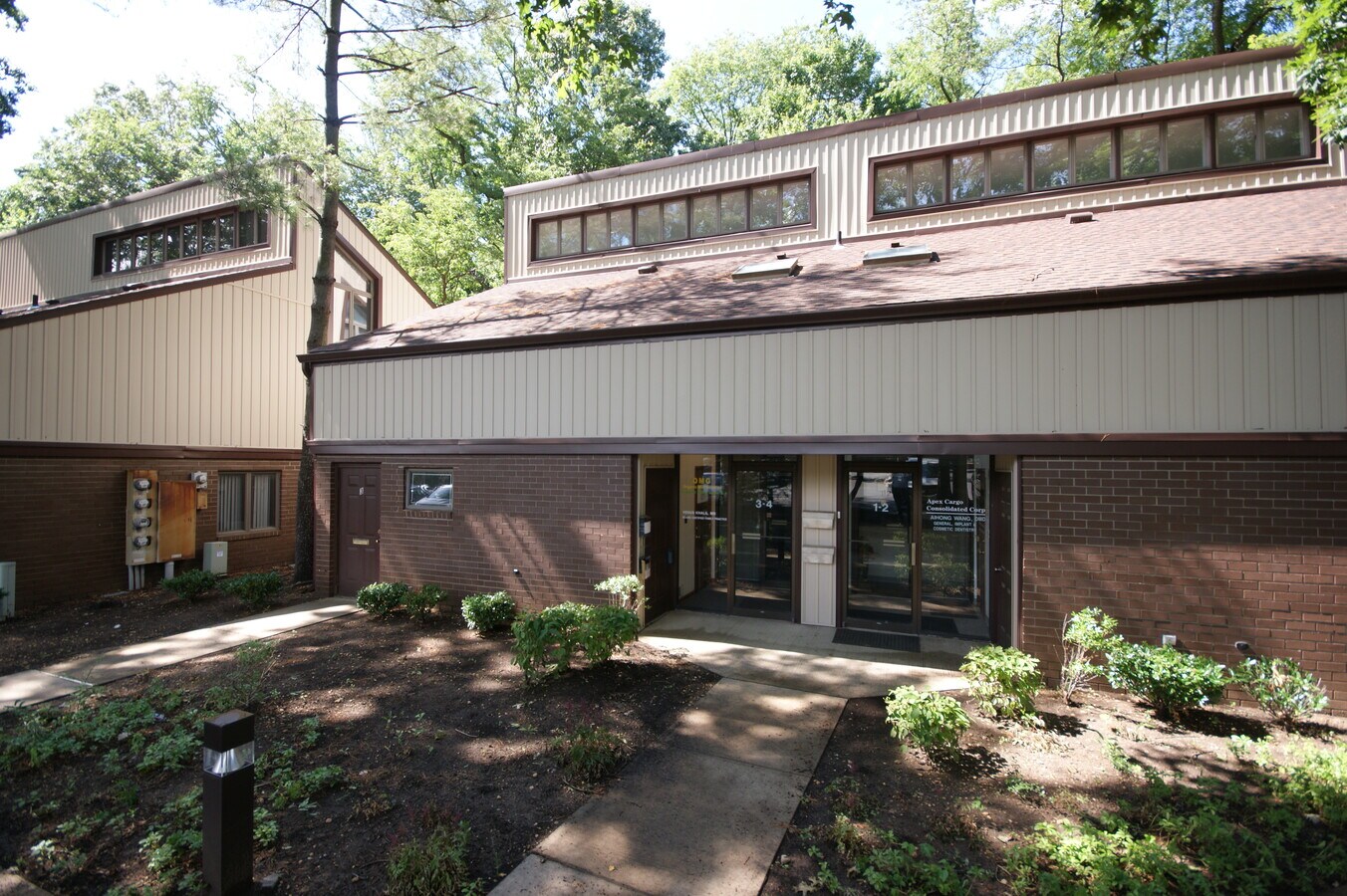 3 Brunswick Woods Dr, East Brunswick, NJ 08816