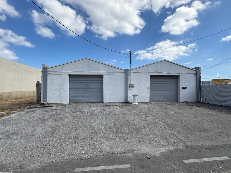 223 S H St, Lake Worth, FL for lease - Building Photo - Image 1 of 23