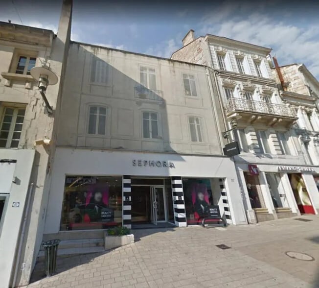 Retail in Angoulême for lease - Building Photo - Image 1 of 2