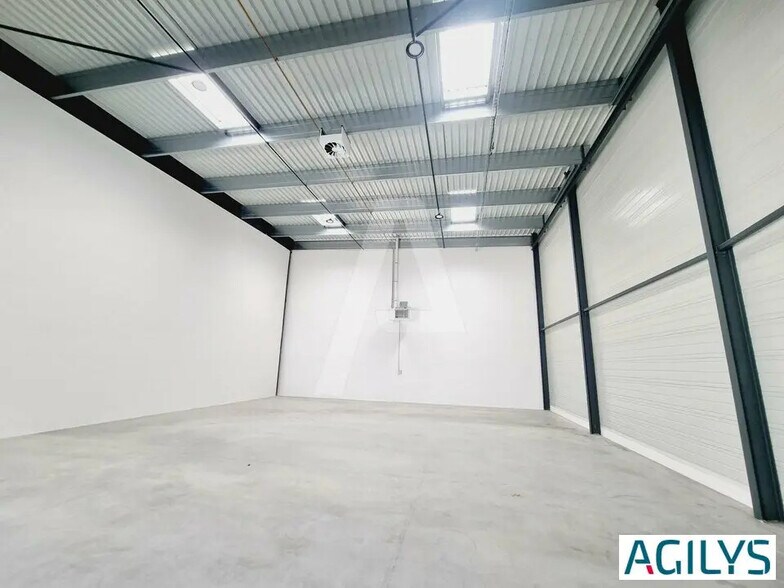 Flex in Corbeil-Essonnes for lease - Interior Photo - Image 2 of 6