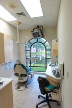 4501 Sweetwater Blvd, Sugar Land, TX for lease Interior Photo- Image 2 of 4