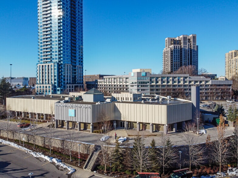 175 Wynford Dr, Toronto, ON for sale - Primary Photo - Image 1 of 1