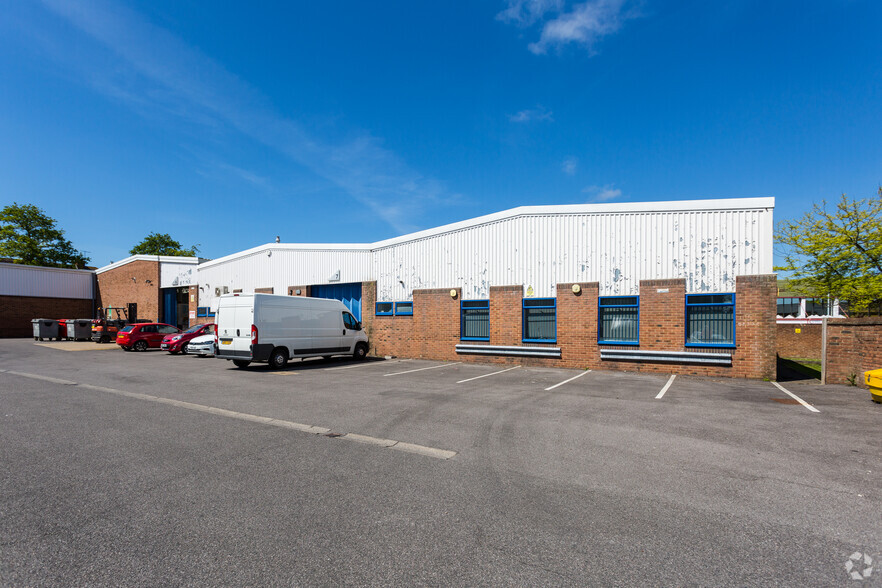 Dominion Way, Worthing for lease - Primary Photo - Image 1 of 2