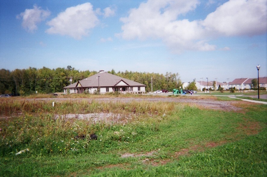 200 Bram Hall Dr, Greece, NY 14626