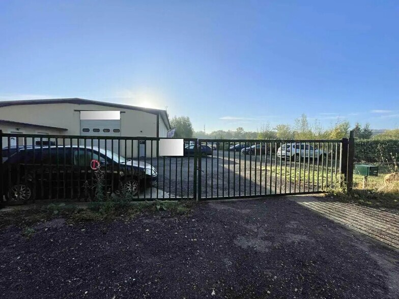 Flex in Pontpoint for lease - Building Photo - Image 3 of 4