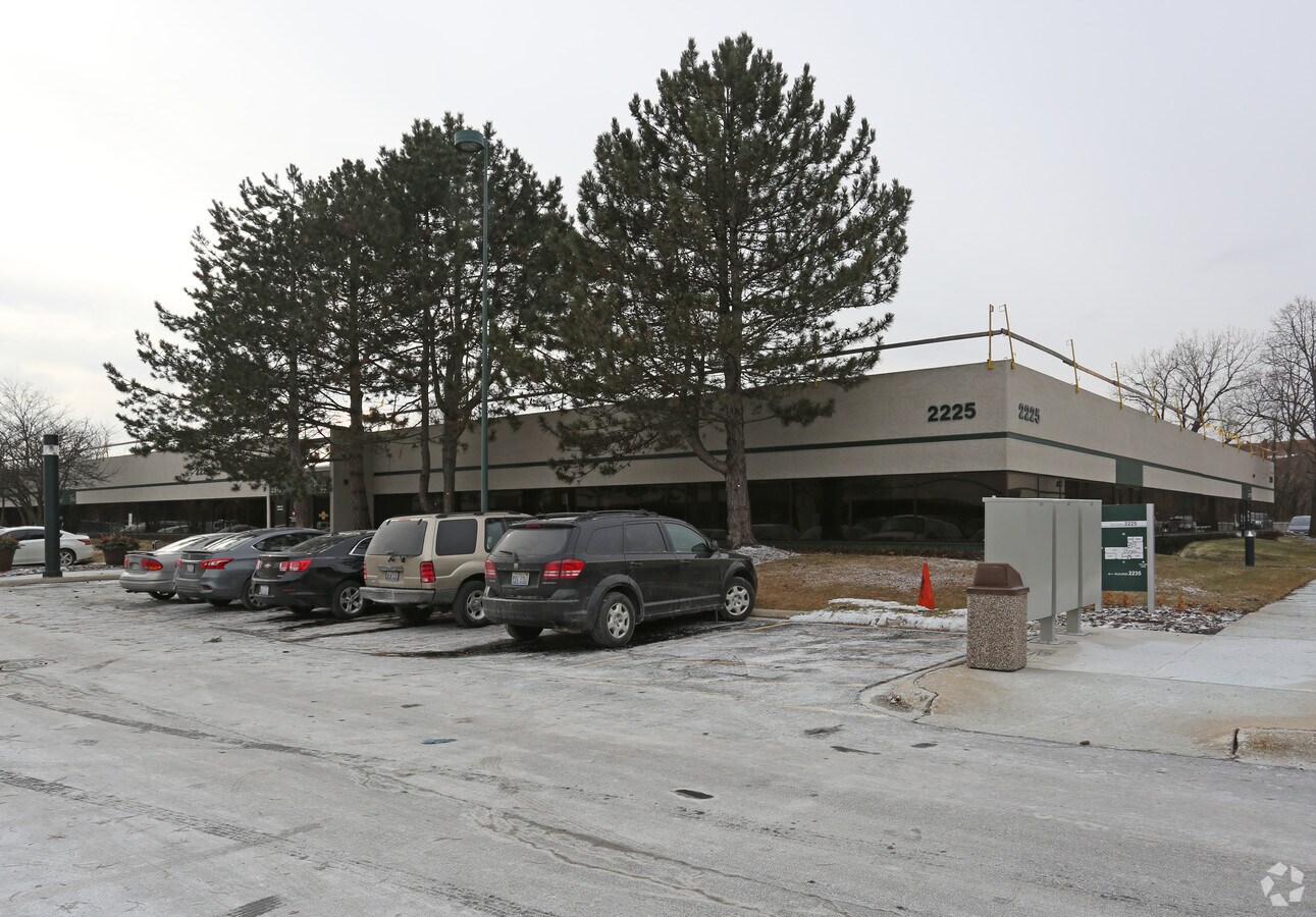 2225 Enterprise Dr, Westchester, IL 60154