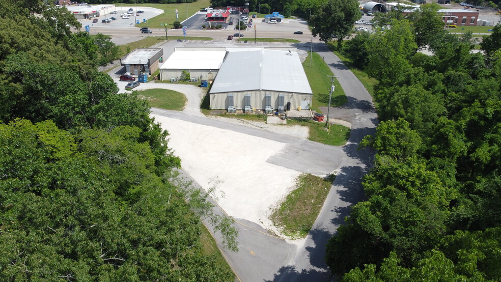 Dollar General Plaza - McKenzie, TN portfolio of 3 properties for sale on LoopNet.com - Building Photo - Image 2 of 3