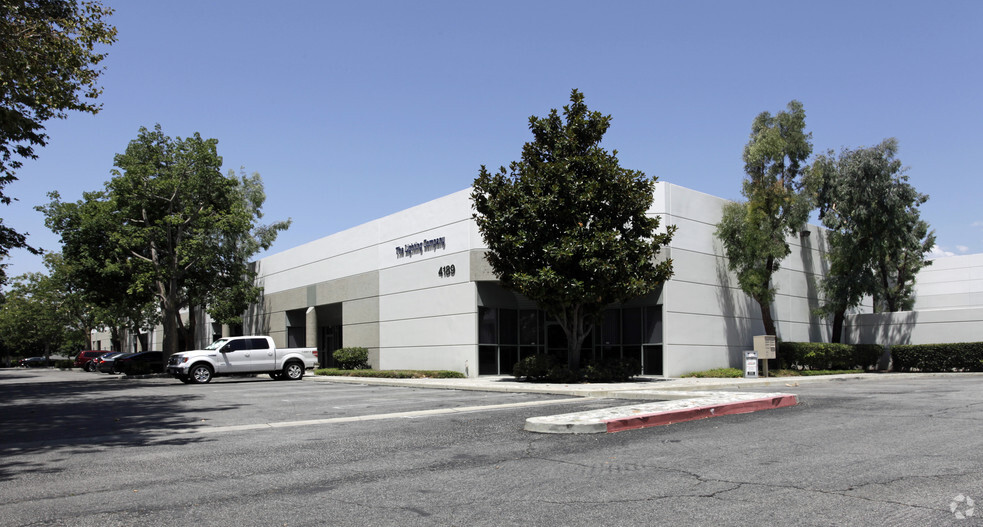 801 S DuPont Ave, Ontario, CA for lease - Primary Photo - Image 1 of 3