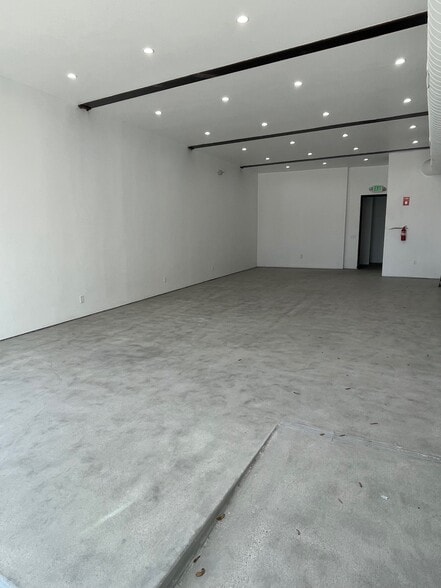 8461 Melrose Ave, West Hollywood, CA for lease - Building Photo - Image 3 of 15