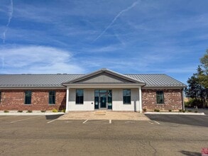 13 Sycamore Way, Branford, CT for lease Building Photo- Image 2 of 9