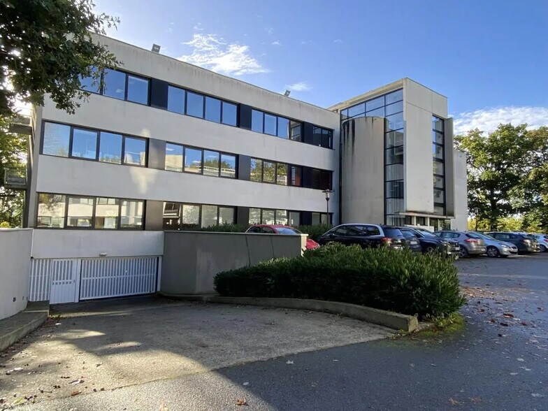 Office in Rennes for lease - Building Photo - Image 2 of 6