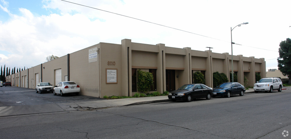 8100-8110 Remmet Ave, Canoga Park, CA for lease - Building Photo - Image 3 of 6