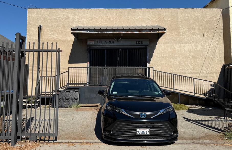 533 E 31st St, Los Angeles, CA for lease - Building Photo - Image 1 of 6