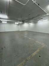 12715 Miller Rd NE, Bainbridge Island, WA for lease Interior Photo- Image 2 of 6