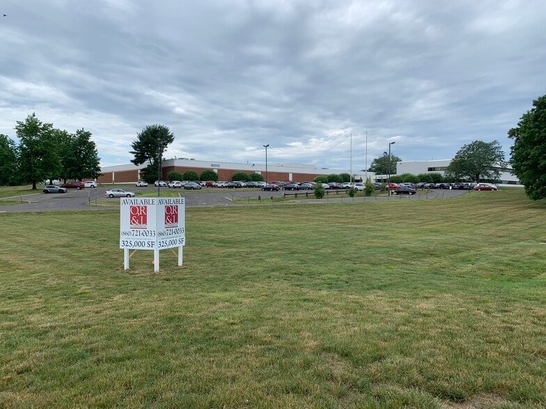 123 Day Hill Rd, Windsor, CT for sale - Building Photo - Image 1 of 1