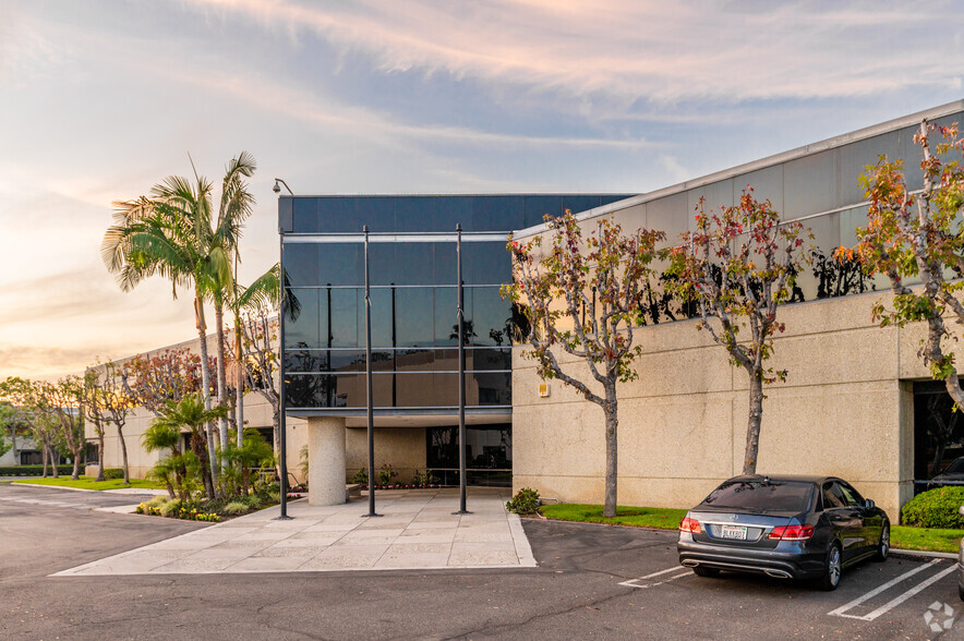 14 Centerpointe Dr, La Palma, CA for lease - Building Photo - Image 3 of 4