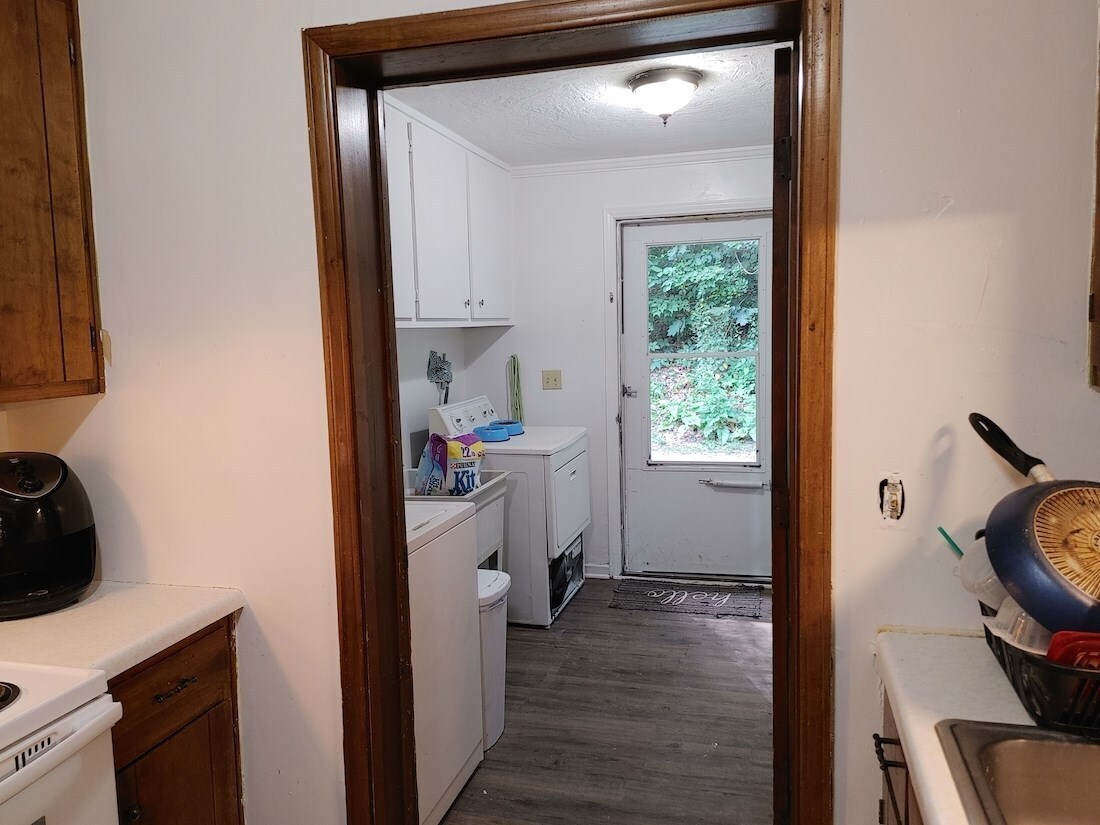 1221 Eggleston Rd, Pembroke, VA 24136