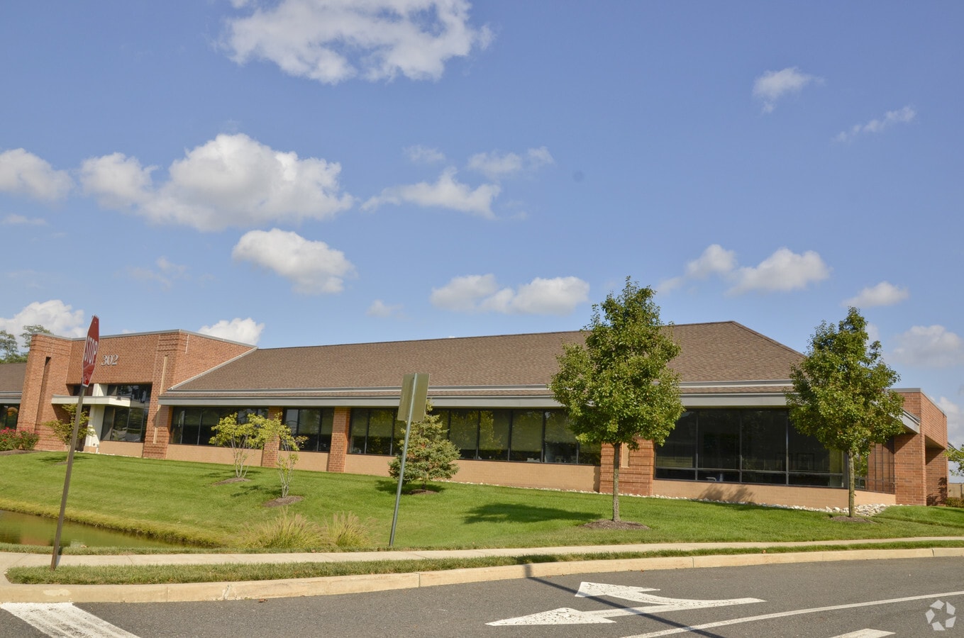 302 Fellowship Rd, Mount Laurel, NJ 08054
