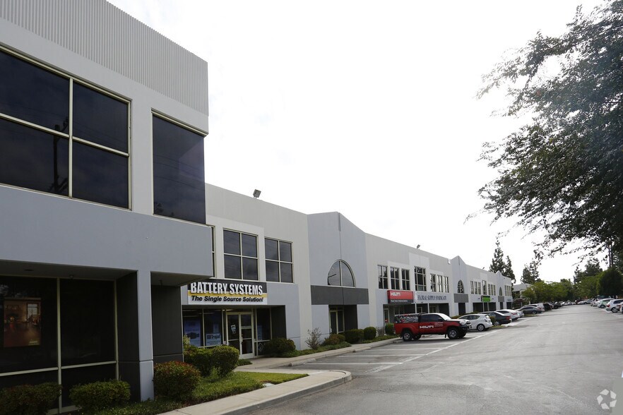 1667716725 Roscoe Blvd, Van Nuys, CA 91406 Sky Park Plaza