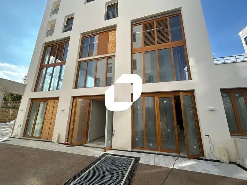 Flex in Vitry-sur-Seine for lease Building Photo- Image 1 of 12