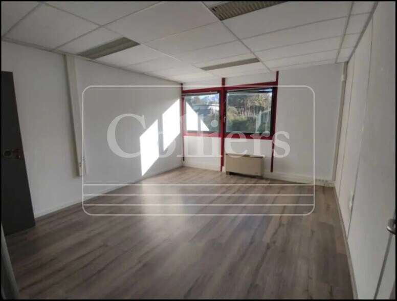 Office in Meyreuil for lease - Interior Photo - Image 3 of 5