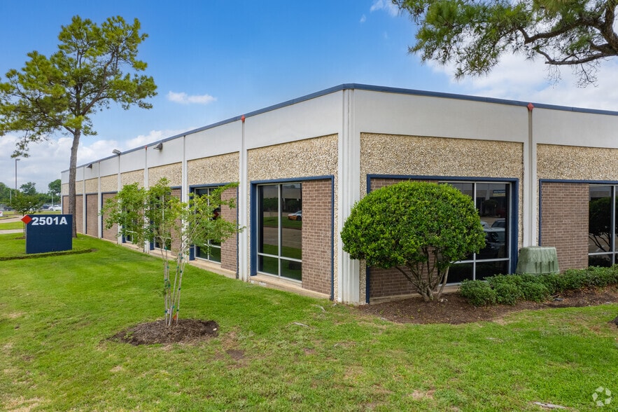 2501 Central Pky, Houston, TX for lease - Building Photo - Image 2 of 29