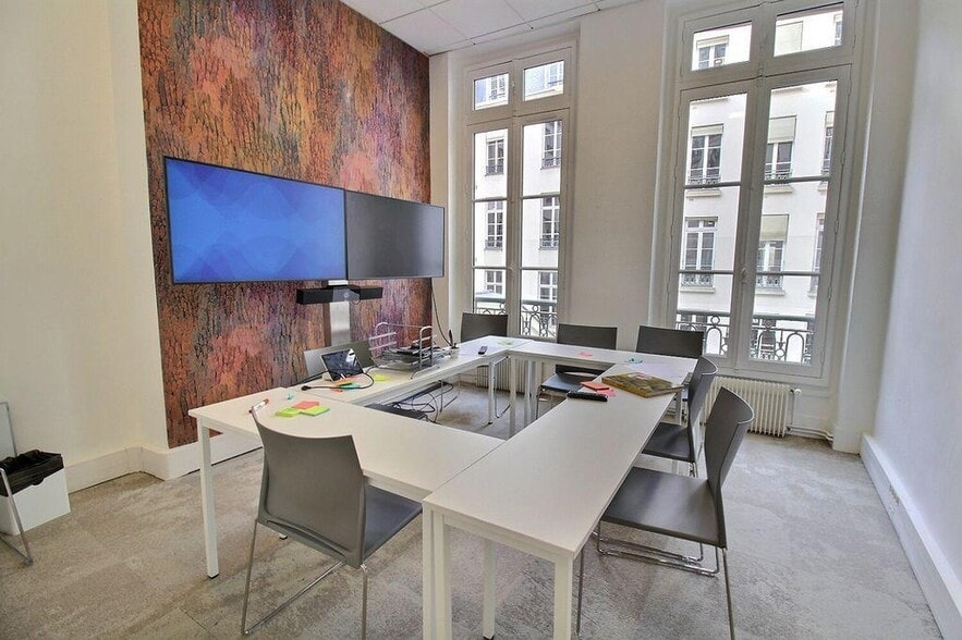 Office in Paris for lease - Interior Photo - Image 1 of 5