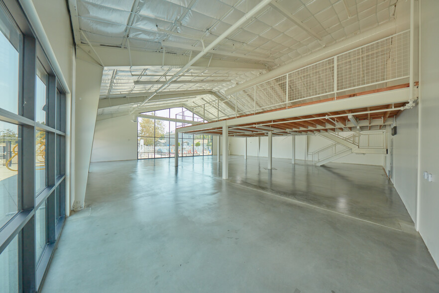 2427-2433 Birkdale St, Los Angeles, CA for lease - Interior Photo - Image 1 of 9