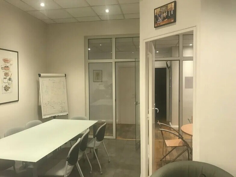 Flex in Vincennes for lease - Interior Photo - Image 3 of 6