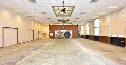 4001-4015 N Oakland Ave, Milwaukee, WI for lease Interior Photo- Image 1 of 5