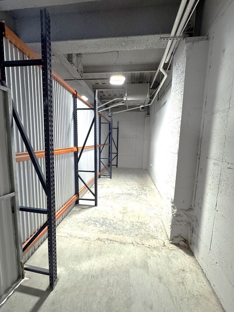 250 E Sandford Blvd, Mount Vernon, NY for lease Interior Photo- Image 1 of 3