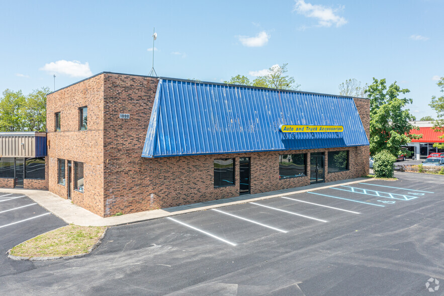 1098 E New Circle Rd, Lexington, KY for lease - Primary Photo - Image 1 of 41