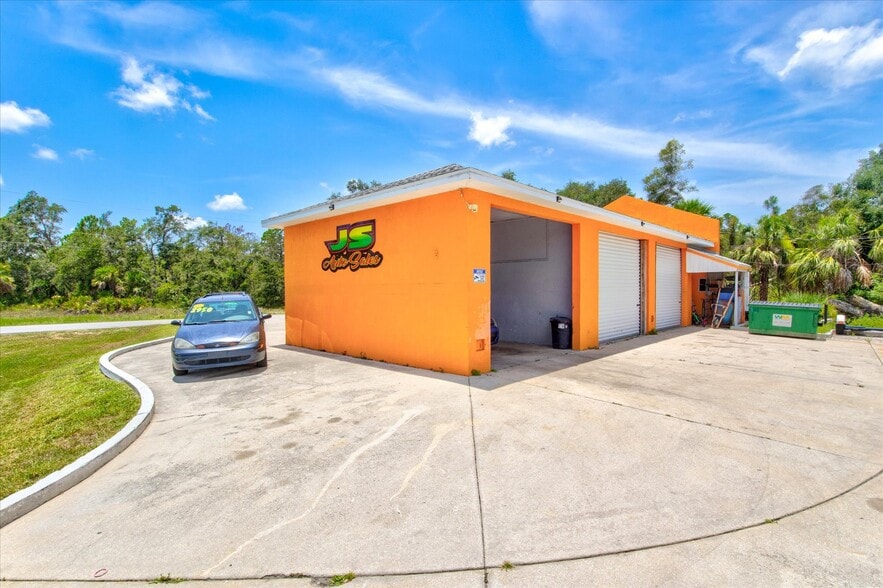 15182 Dahlgren Ave, Port Charlotte, FL for sale - Building Photo - Image 3 of 44