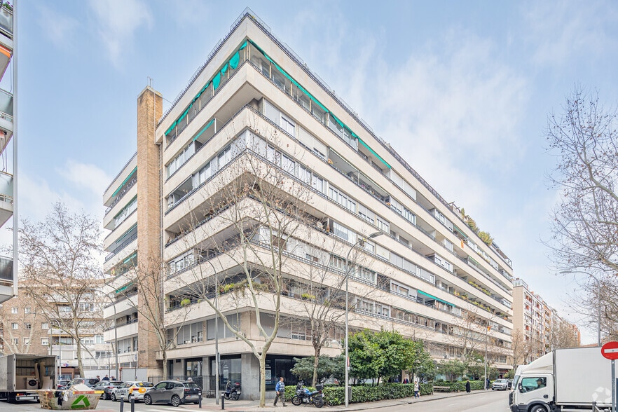 Calle de Clara del Rey, 31, Madrid, Madrid for sale - Primary Photo - Image 1 of 1