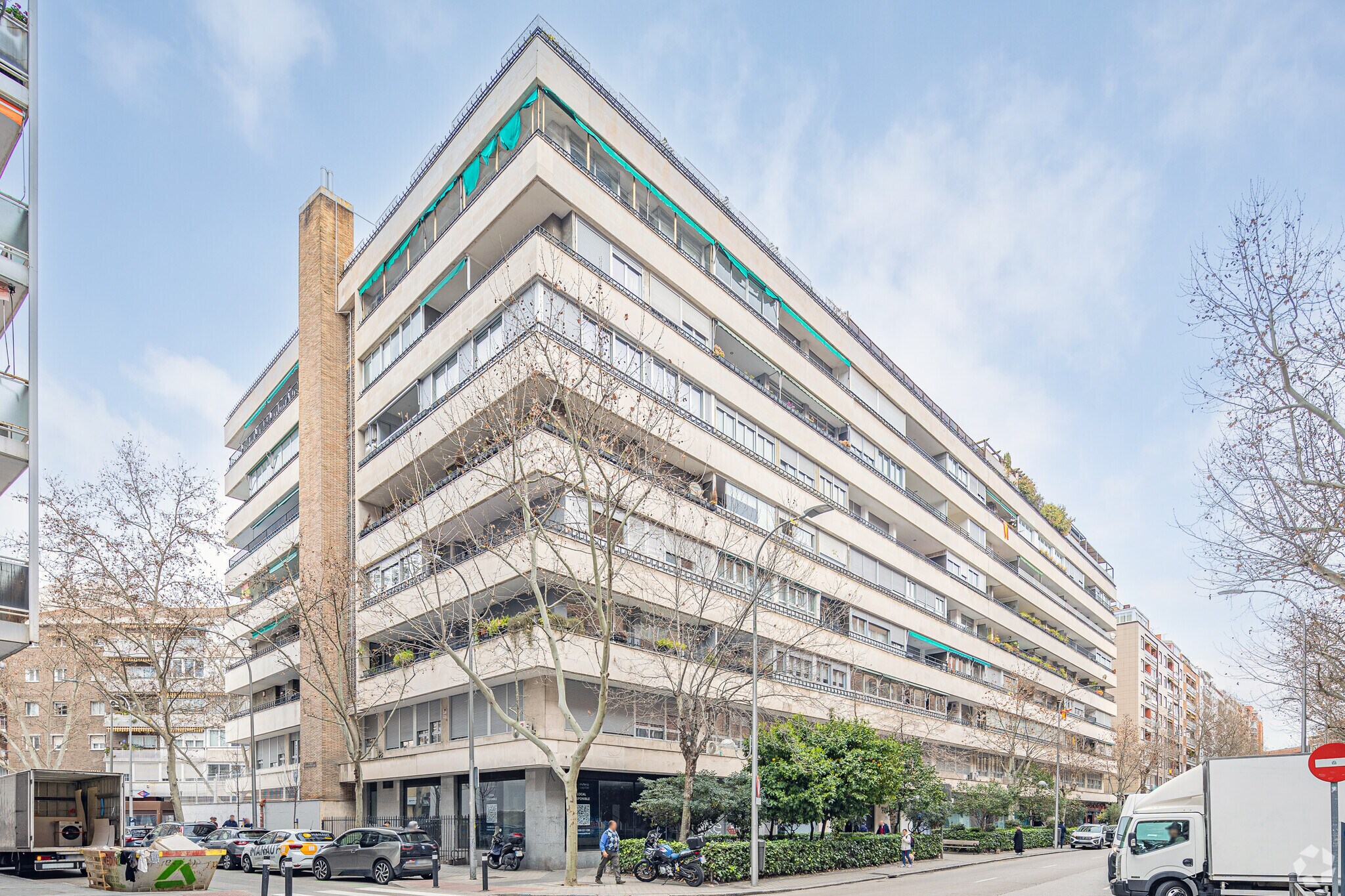 Calle de Clara del Rey, 31, Madrid, Madrid for sale Primary Photo- Image 1 of 1
