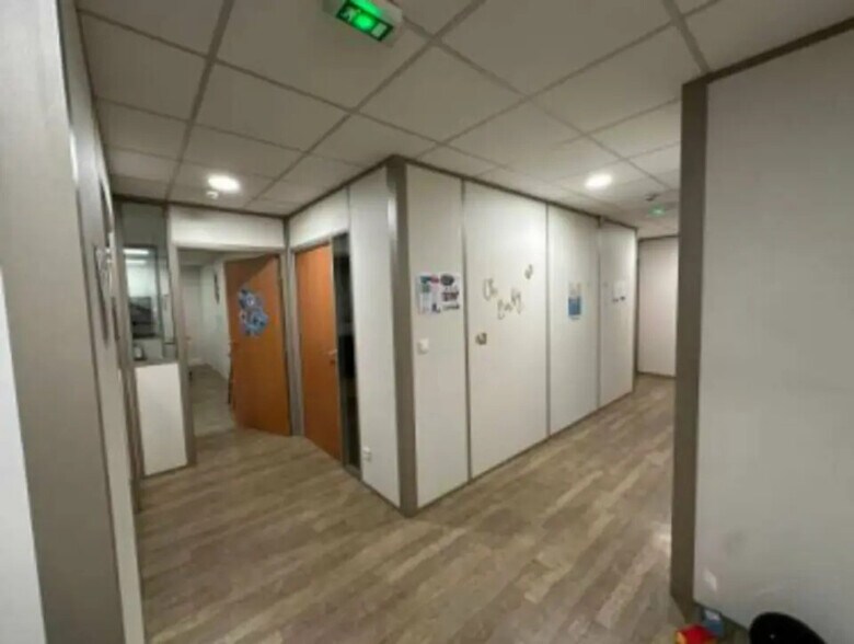 Office in Limas for lease - Interior Photo - Image 3 of 3