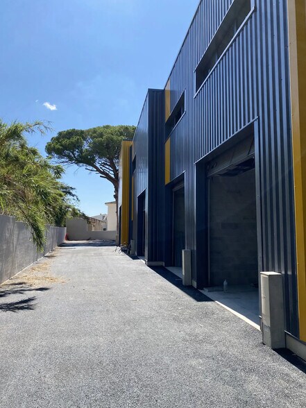 Flex in Lunel for lease - Building Photo - Image 2 of 5