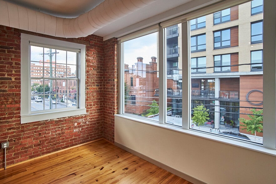 1000 W Main St, Durham, NC for lease - Building Photo - Image 3 of 14