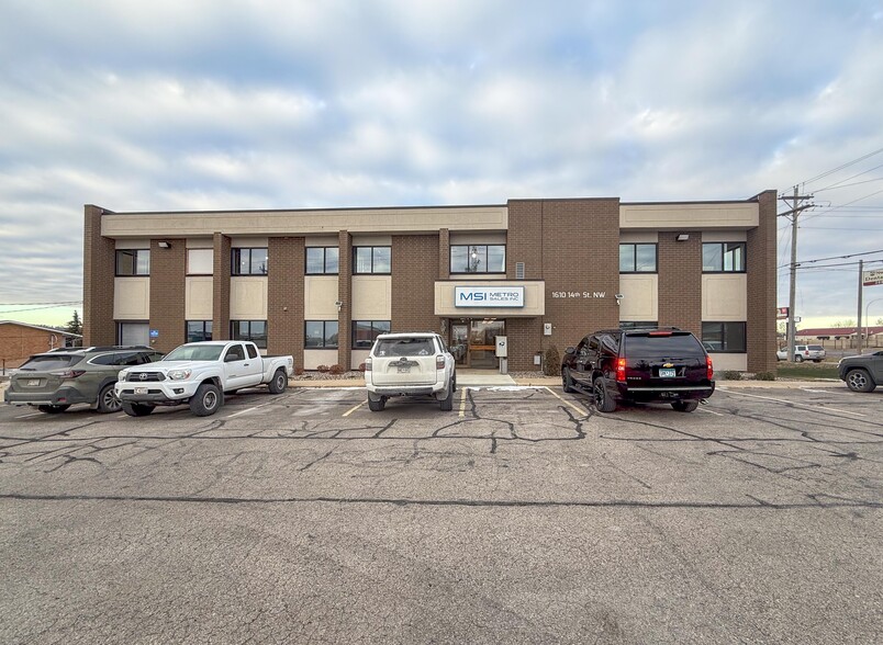 1610 14th St NW, Rochester, MN for lease - Building Photo - Image 2 of 33