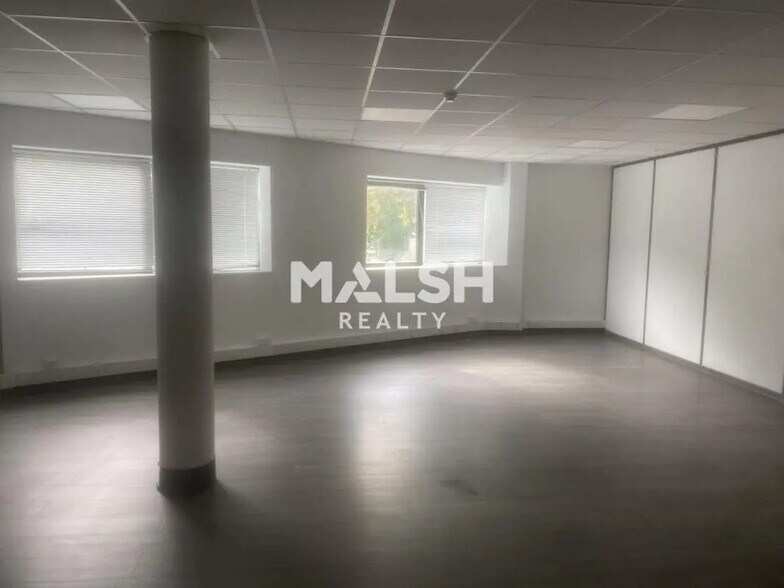 Office in Vaulx-en-Velin for lease - Interior Photo - Image 3 of 13