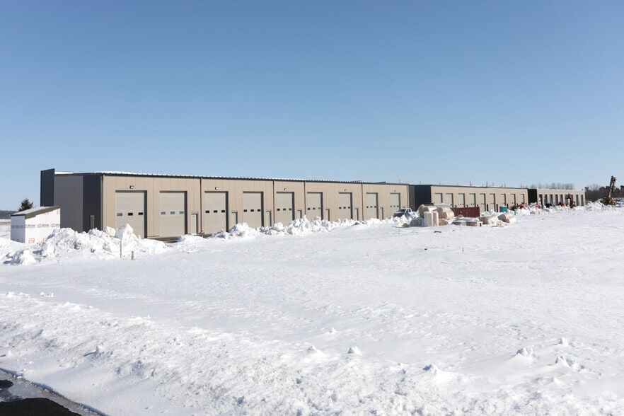 663 Valerie Ave, Hudson, WI for sale - Building Photo - Image 3 of 36