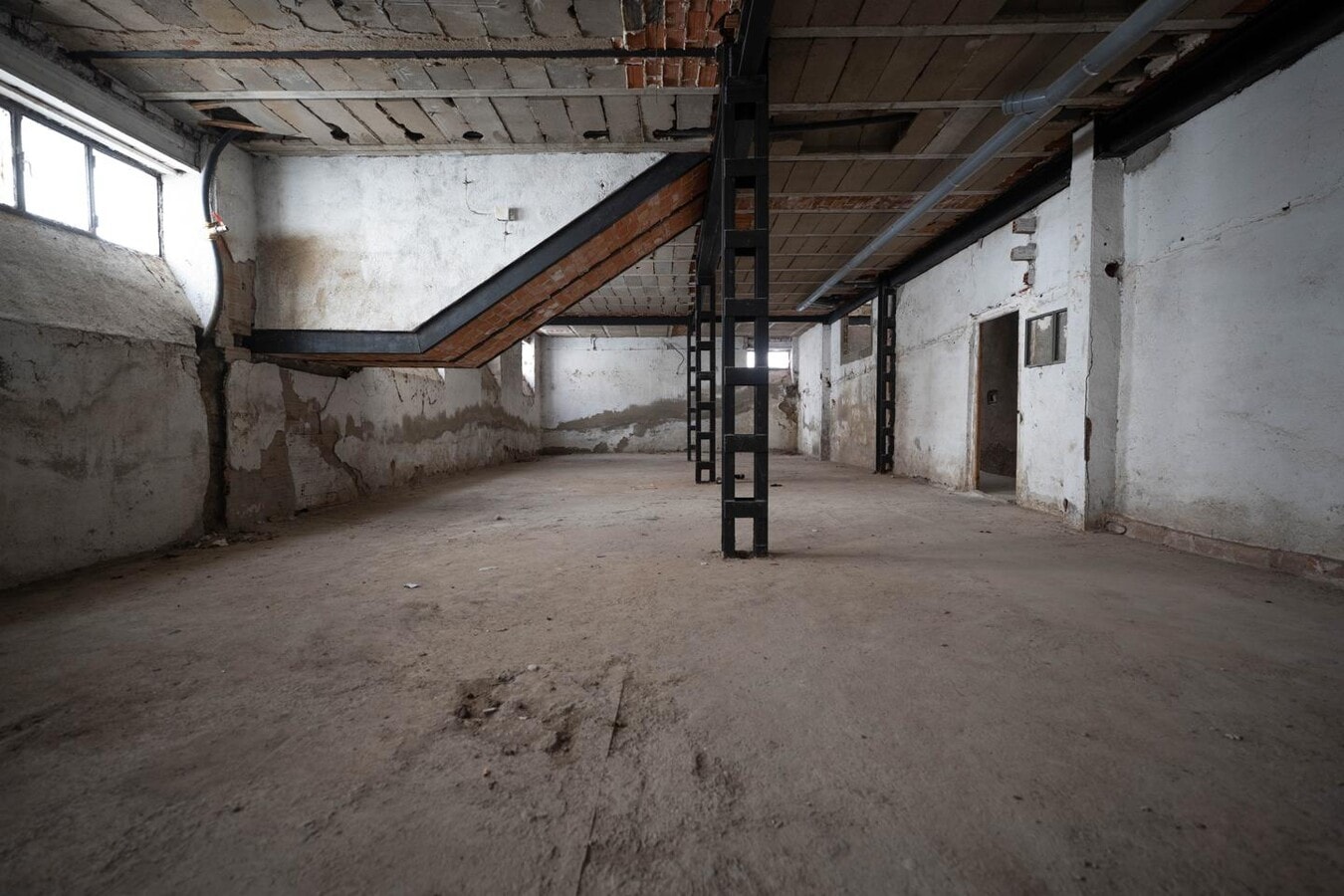 Ávila, AVI 05002 - Unit 01 -  - Interior Photo - Image 1 of 11