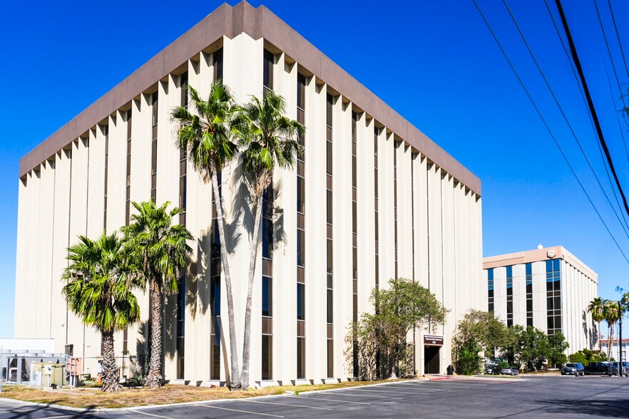 5155 Flynn Pky, Corpus Christi, TX for lease - Building Photo - Image 2 of 22