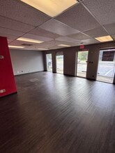 237 Oxmoor Cir, Birmingham, AL for lease Interior Photo- Image 2 of 11
