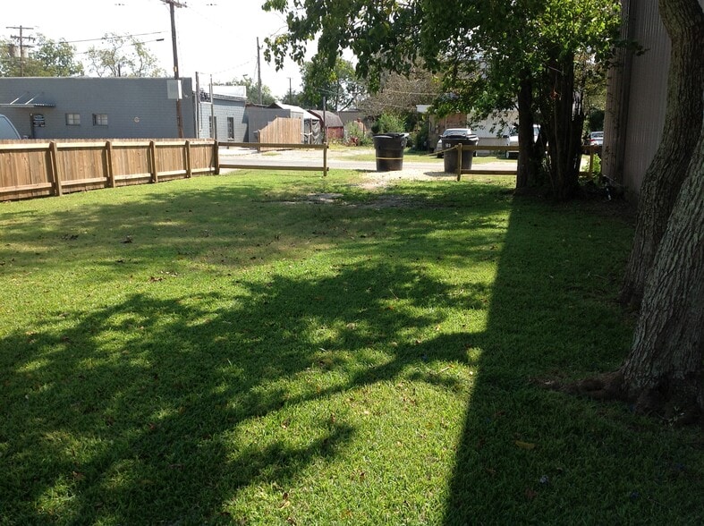 6100 Jefferson Blvd, Groves, TX for sale - Building Photo - Image 2 of 17