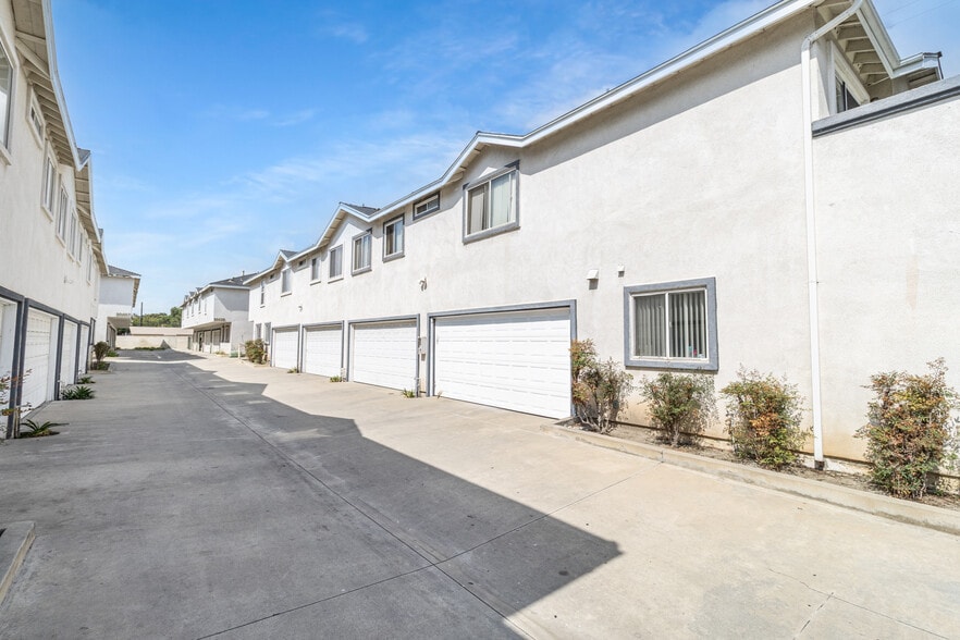 20601 Seine Ave, Lakewood, CA for sale - Building Photo - Image 3 of 3