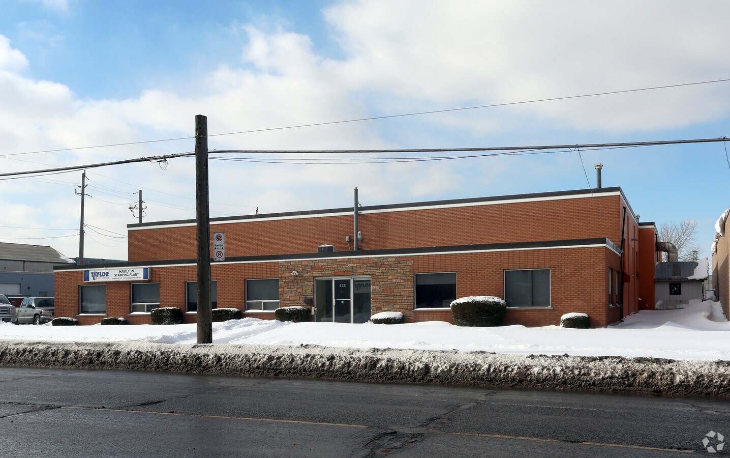 555 Parkdale Ave N, Hamilton, ON L8H 5Y9